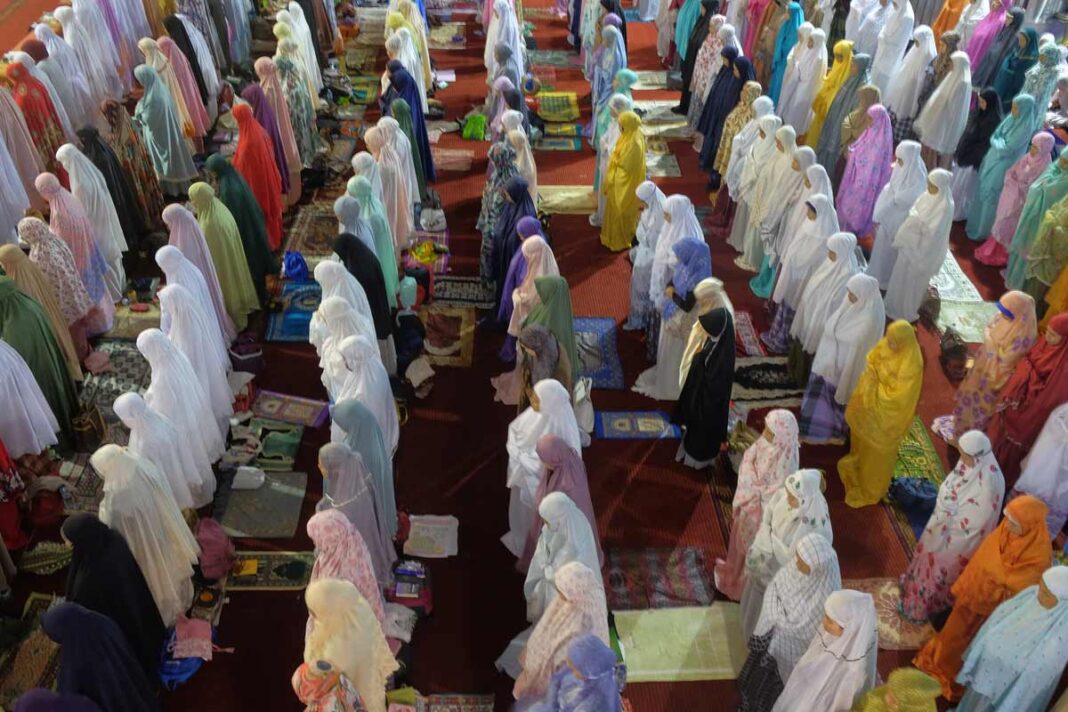 Is Tarawih Mandatory for Women?